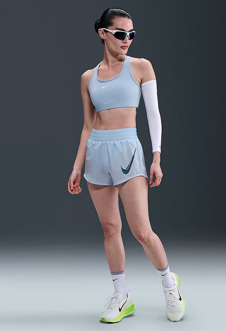 হাঁটার সময় পায়ের আরামে চাই এই ১০ জুতা