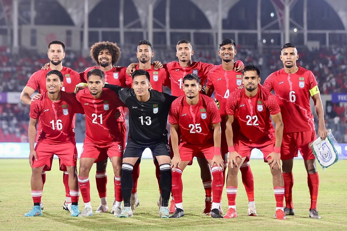 সিঙ্গাপুর-ভিয়েতনাম ম্যাচের প্রস্তুতি ক্যাম্পে ২৮ ফুটবলার, ফিরেছেন বিশ্বনাথ