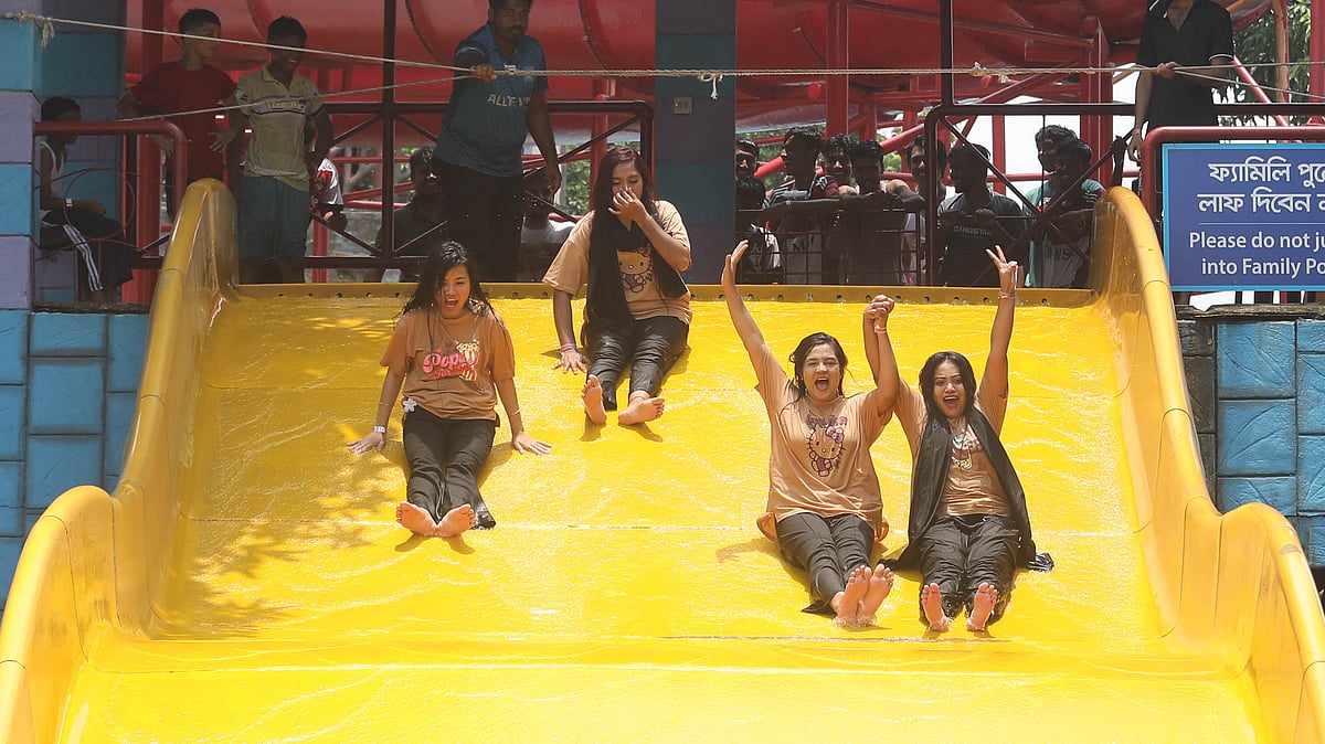 ফ্যামিলি পুলে আনন্দে মেতেছেন কয়েকজন
