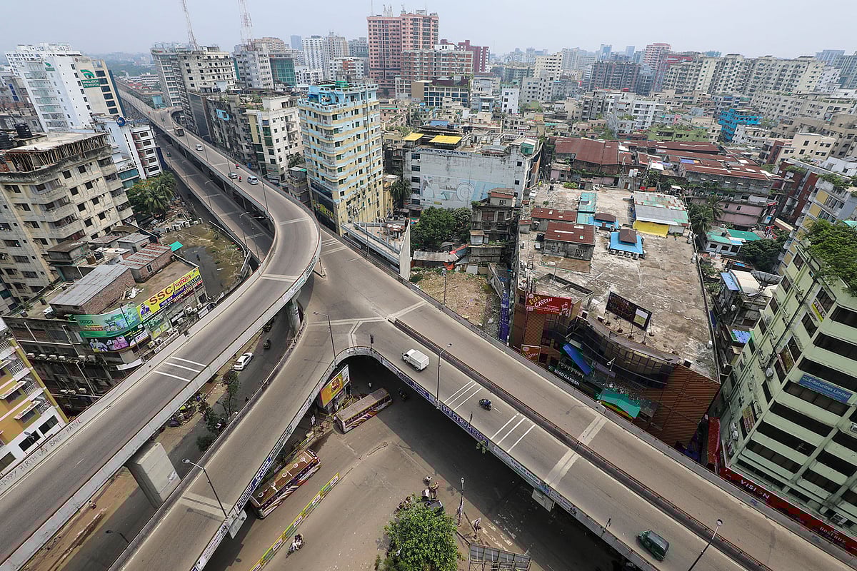 স্বাভাবিক সময়ে রাজধানীর ব্যস্ততম মৌচাক-মগবাজার উড়ালসড়ক ঈদের ছুটিতে ফাঁকা। 
