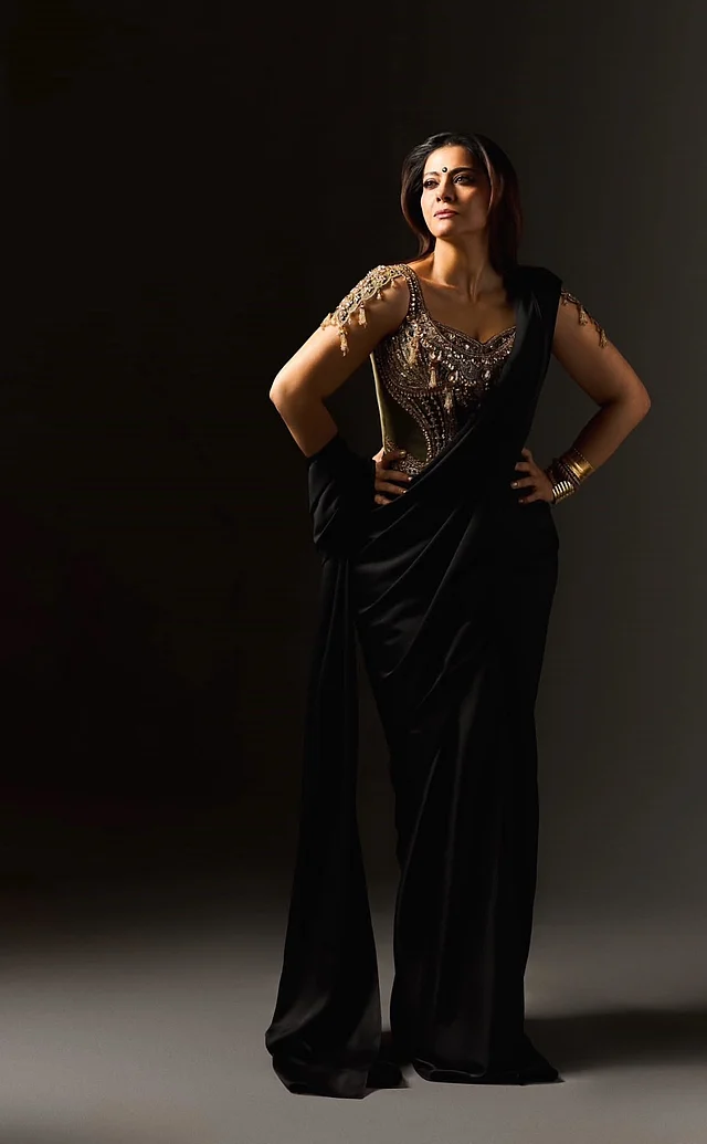 বডি ল্যাঙ্গুয়েজের বোল্ড আমেজে নজর কাড়ছে এই হাফ সেঞ্চুরি করা ডিভার আওয়ারগ্লাস ফিগার