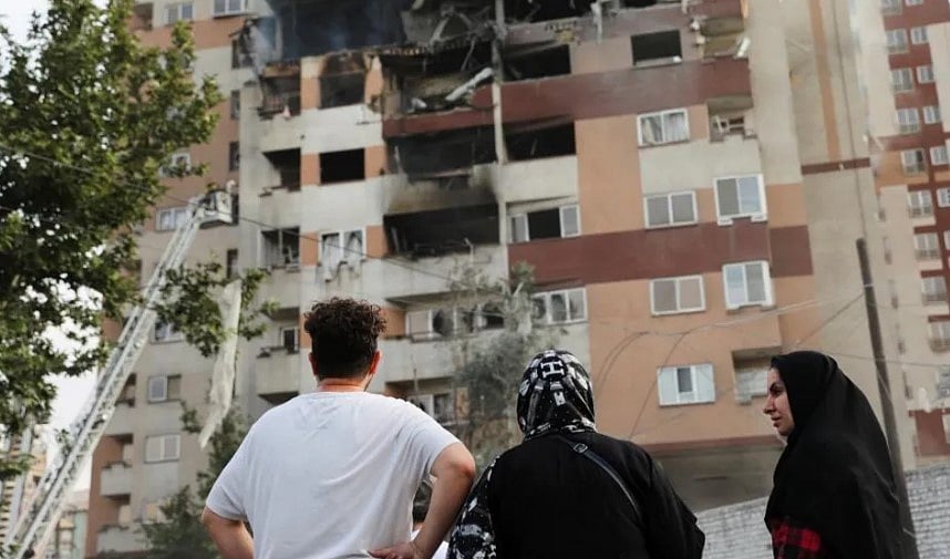 যে ‘ধর্মীয় অনুপ্রেরণায়’ ইরানে হামলা চালাল ইসরায়েল