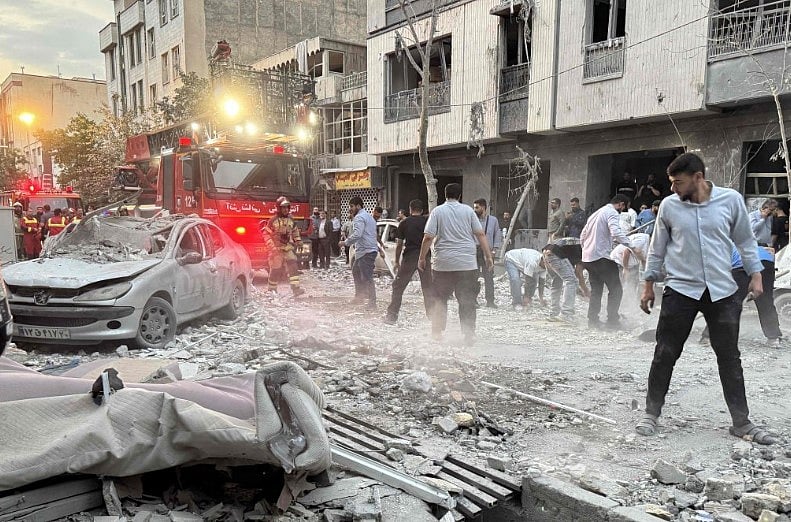 ইসরায়েল ঠিক এখনই কেন ইরানে হামলা করল by আলুফ বেন