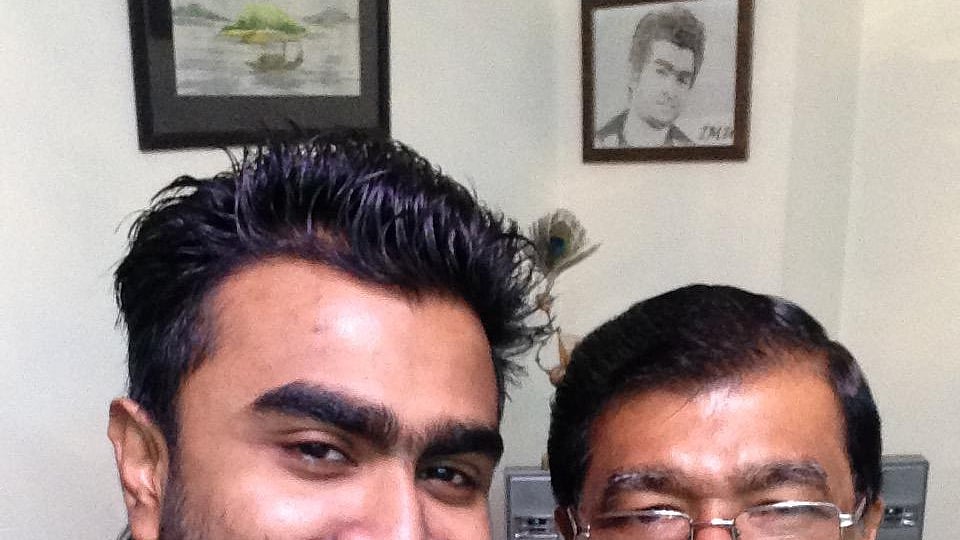 বাবার সঙ্গে ইমরান। ছবি: শিল্পীর সৌজন্যে