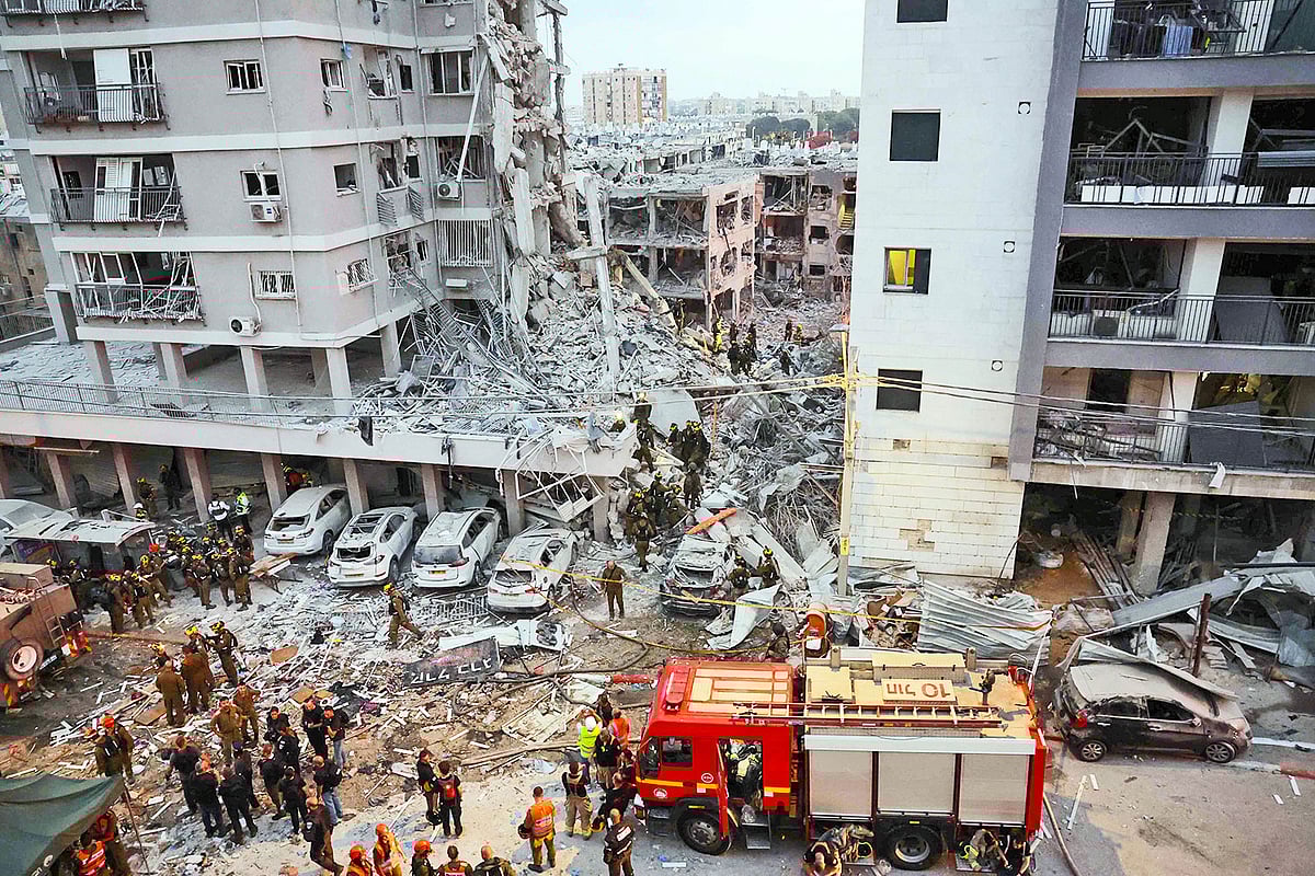 ইরান-ইসরায়েল যুদ্ধের পরিণতি কী by আব্বাস নাসির