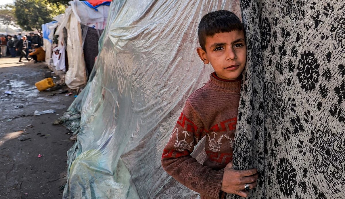 শরণার্থীর সঙ্গে সংহতি by সেলিম জাহান