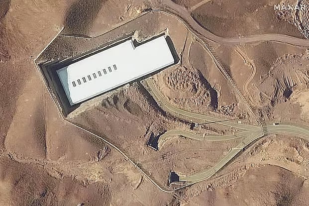 আল–জাজিরার এক্সপ্লেইনার: তেজস্ক্রিয়তা ছড়ায়নি, তাহলে ইরানের ইউরেনিয়াম গেল কোথায়