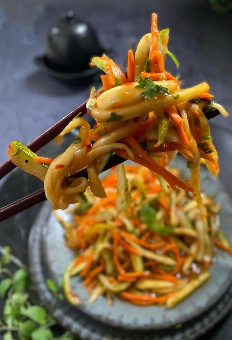 হাতের কাছের তিন উপকরণেই বানিয়ে ফেলুন হজমে সহায়ক দেশি স্টাইলের কিমচি