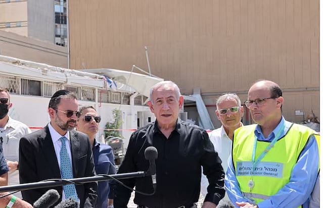 ইরানে ইসরায়েল যেভাবে ধরা খেল by অরি গোল্ডবার্গ