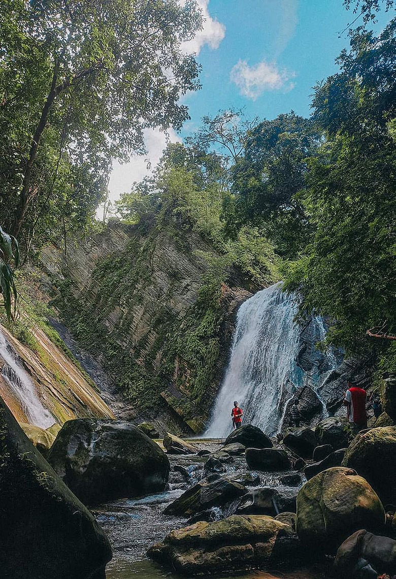এই ভরা বর্ষায় দেখে আসতে পারেন দামতুয়া ঝরনা
