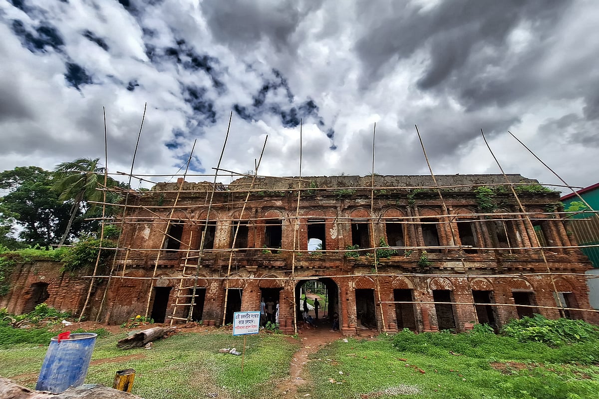 ঐতিহ্যবাহী লাকুটিয়া জমিদারবাড়ি