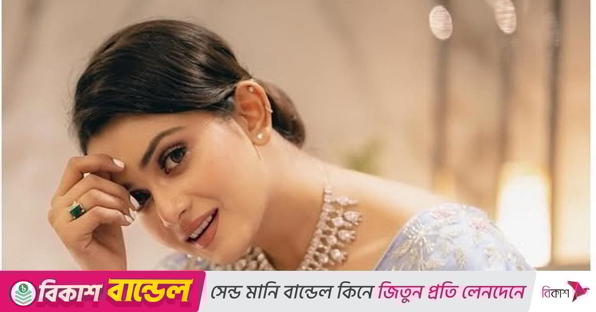 ‘গিফট নিয়ে হয়ে গেলাম প্রতারক!’ শাড়ি বিতর্কে তানজিন তিশা ‘গিফট নিয়ে হয়ে গেলাম প্রতারক!’ শাড়ি বিতর্কে তানজিন তিশা