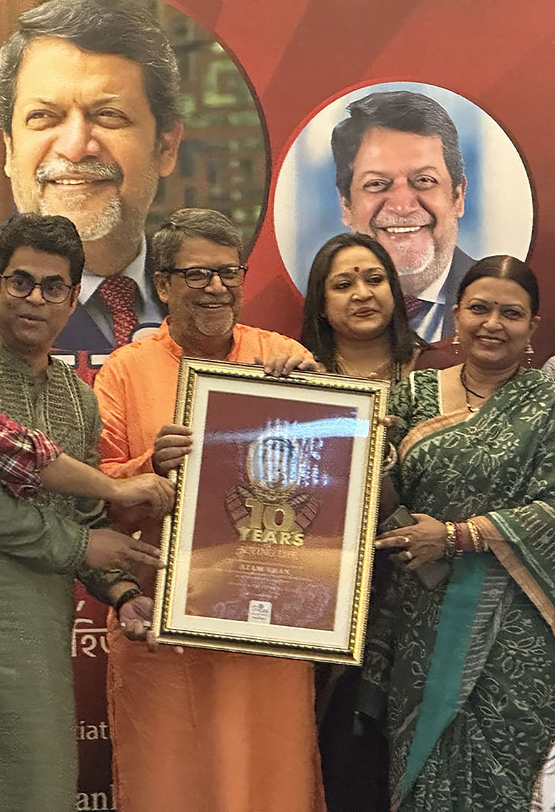 অভিনয়জীবনের এক দশক পূর্ণ করলেন আজম খান