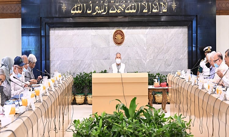 প্রধান উপদেষ্টা অধ্যাপক মুহাম্মদ ইউনূসের সভাপতিত্বে তাঁর কার্যালয়ে বৃহস্পতিবার উপদেষ্টা পরিষদের বৈঠক অনুষ্ঠিত হয়
