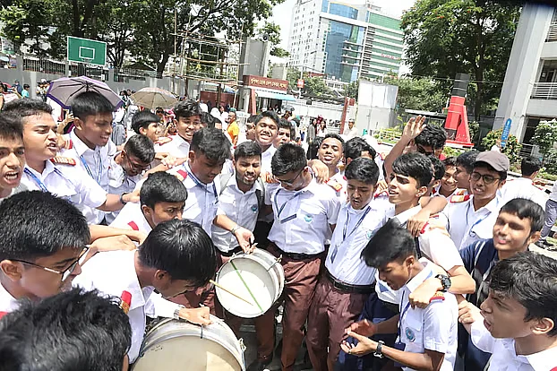 জীবনের প্রথম প্রতিযোগিতামূলক পাবলিক পরীক্ষা এসএসএসি