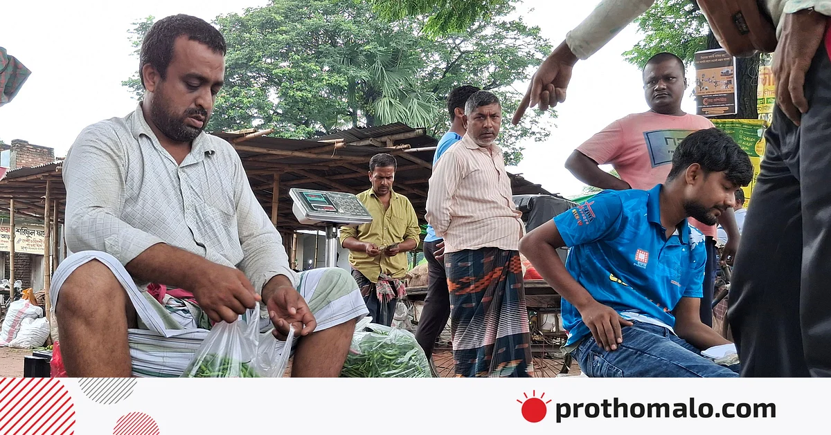 ‘এক পোয়া কাঁচা মরিচ পাওয়া গেল ৮০ টাকায়, আগে এই দামে মিলত এক কেজি’ ‘এক পোয়া কাঁচা মরিচ পাওয়া গেল ৮০ টাকায়, আগে এই দামে মিলত এক কেজি’