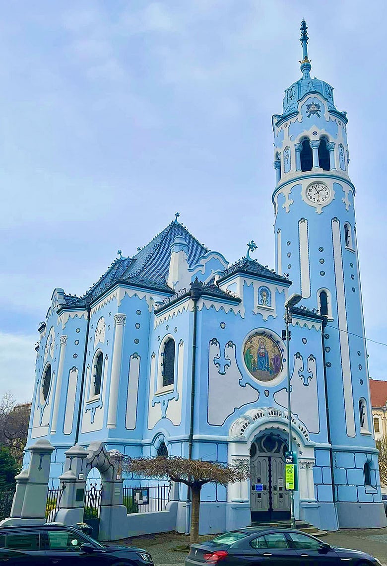 মায়াময় এক রঙিন শহরের গল্প