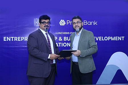 উদ্যোক্তাদের জন্য প্রশিক্ষণ কোর্স চালু-সংক্রান্ত চুক্তিনামা হস্তান্তর করছেন প্রাইম ব্যাংকের ডিএমডি এম নাজিম এ চৌধুরী ও আইবিএর শিক্ষক শেখ মোর্শেদ জাহানছবি: প্রাইম ব্যাংকের সৌজন্যে