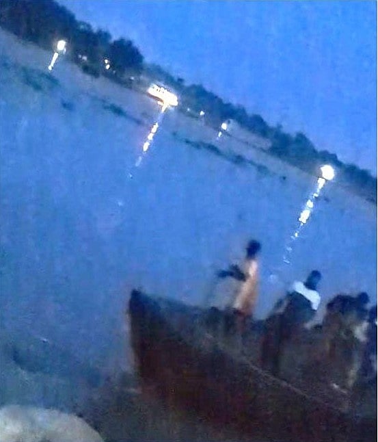 পুলিশ পরিচয়ে খুলনায় একজন খাদ্য পরিদর্শককে জোর করে ট্রলারে তুলে নেওয়া হয়েছে