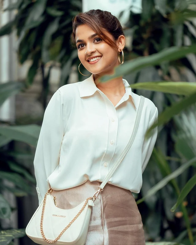 শুধু চোখধাঁধানো নয়, চোখজুড়ানো সৌন্দর্যও মানুষকে সমানভাবেই টানে। বর্তমান সময়ের জনপ্রিয় অভিনেত্রী সাদিয়া আয়মানের মধ্যেও এমন স্নিগ্ধ আর চোখ জুড়ানো এক ব্যাপার রয়েছে, বলতেই হয়।