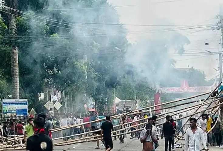 গোপালগঞ্জ শহরের পৌর পার্কে সমাবেশ শেষে এনসিপির নেতা–কর্মীদের ওপর হামলা চালান আওয়ামী লীগ ও নিষিদ্ধ ছাত্রলীগের নেতা-কর্মী ও সমর্থকেরা