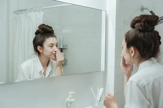 ঘুমানোর আগে মুখ ধুয়ে নেওয়া উচিত