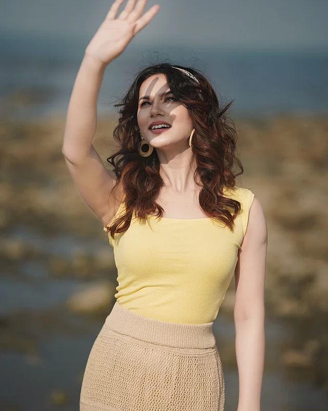 বেলা ১১টা থেকে ৩টার মধ্যে রোদ এড়িয়ে চলা উচিত