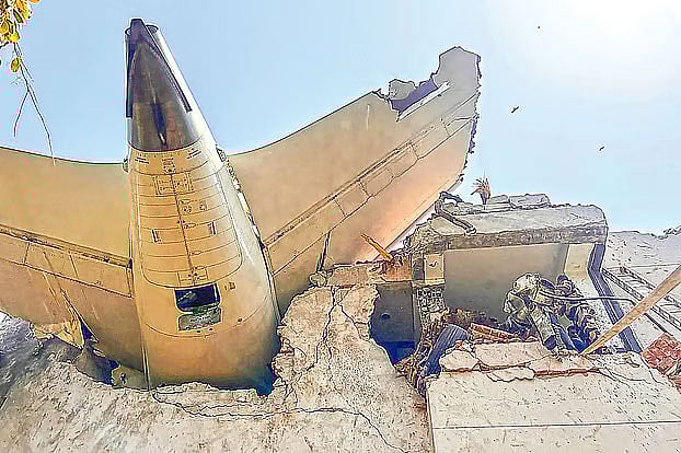 ভারতে উড়োজাহাজ বিধ্বস্তের ঘটনা নিয়ে বিতর্ক তৈরি করেছে ককপিটের কণ্ঠস্বর