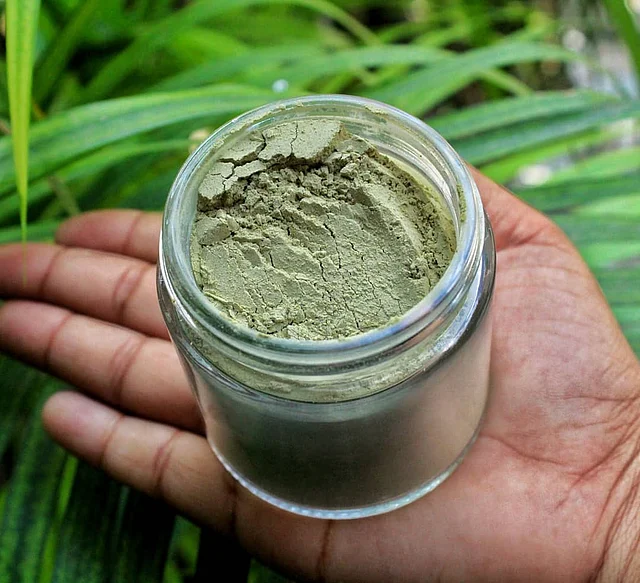 নেটল পাতার চূর্ণ আপনাকে অনেক সমস্যা থেকে বাঁচাবে