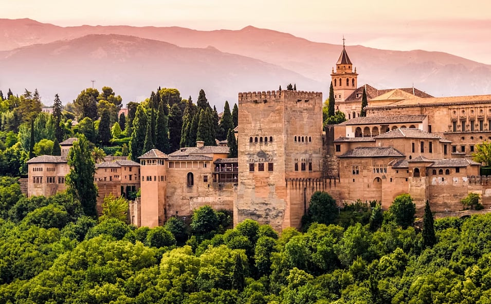 আলহামরা: স্পেনে মুসলিম সভ্যতার নিদর্শন by মো. রাশেদুল আলম