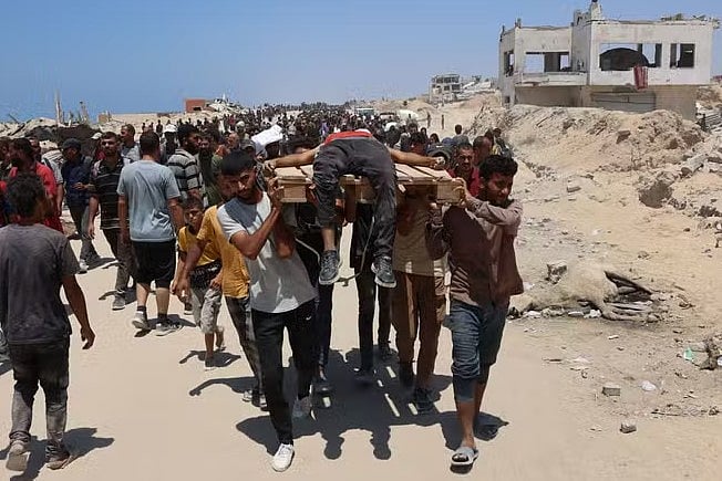 গাজায় কুকুরেরা মরদেহ ভক্ষণ করছে, পশু অধিকার নিয়ে সোচ্চাররা কোথায় by ওদেহ বিশারাত