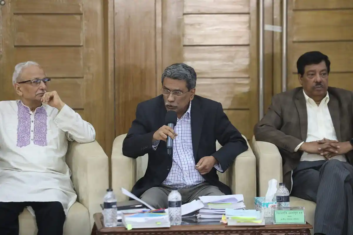 রাজনৈতিক দলগুলোর সঙ্গে ঐকমত্য কমিশনের দ্বিতীয় ধাপের আলোচনার ১৯তম দিনে সূচনা বক্তব্য দেন কমিশনের সহসভাপতি অধ্যাপক আলী রীয়াজ। রাজধানীর ফরেন সার্ভিস একাডেমিতে, ২৭ জুলাই