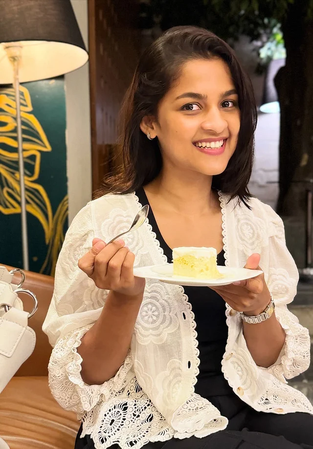 মাঝে মাঝে ডেজার্টের আনন্দ থেকে নিজেকে বঞ্চিত করা উচিত না। সাদিয়াও সে মন্ত্রেই বিশ্বাসী