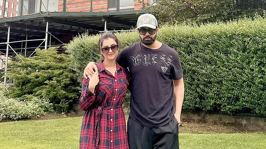 যুক্তরাষ্ট্রে বুবলী ও শাকিব খান। বুবলীর ফেসবুক থেকে 