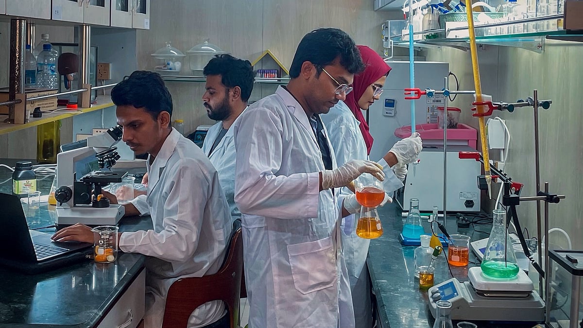 ছবি: রাজশাহী বিশ্ববিদ্যালয়ের বায়ো অ্যান্ড ন্যানোটেকনোলজি রিসার্চ ল্যাবের সৌজন্যে