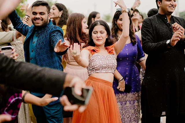 নো দায়িত্ব, কেবল আনন্দ