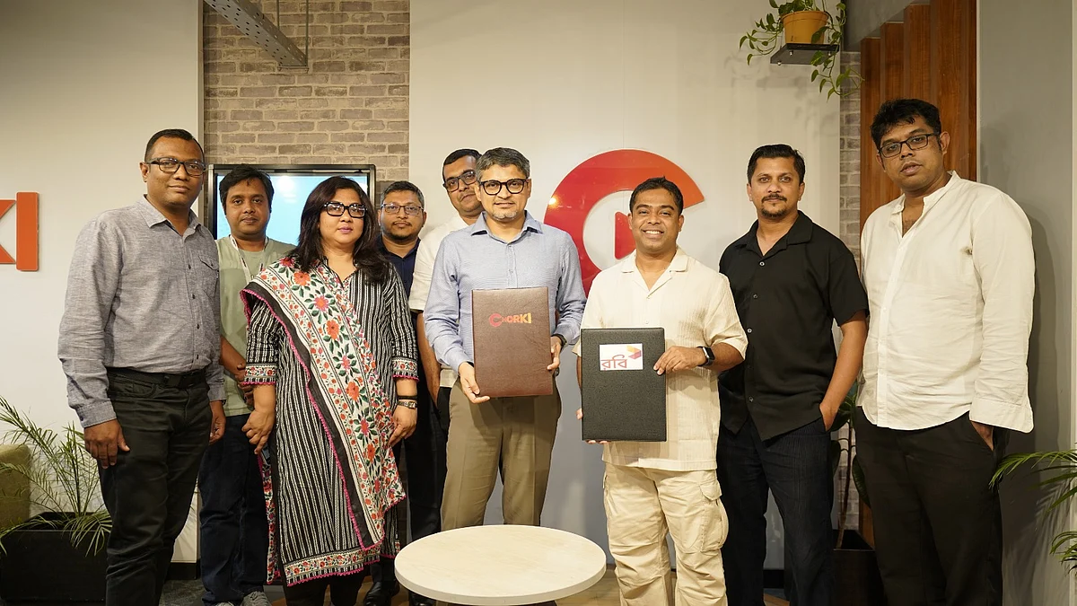 বাম দিক থেকে রবির জেনারেল ম্যানেজার তানভীর আলম চৌধুরী, প্রথম আলোর চিফ ডিজিটাল বিজনেস অফিসার জাবেদ সুলতান পিয়াস, রবির সিনিয়র ম্যানেজার উম্মে খায়রুন ইসলাম, রবির সিনিয়র জেনারেল ম্যানেজার তারেক মোহাম্মদ এনামুল হক, রবির অ্যাসোসিয়েট ডিরেক্টর মো. সানজিদ হোসাইন, হেড অফ রবি মার্কেটিং মুহাম্মদ শওকত কাদের চৌধুরী, চরকির সিইও রেদওয়ান রনি, চরকির হেড অব কনটেন্ট অপারেশন অ্যান্ড কমার্শিয়াল মাসুদুল আমিন রিন্তু ও চরকির হেড অব মার্কেটিং অ্যান্ড গ্রোথ ফয়সাল রহমানছবি: চরকির সৌজন্যে