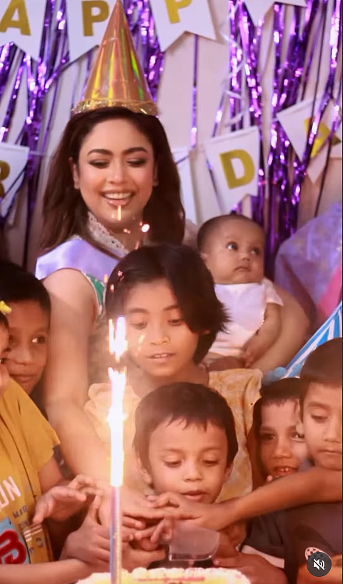 এসওএস পল্লীর শিশুদের সঙ্গে জন্মদিনের আনন্দ ভাগ করে নিচ্ছেন ভাবনা