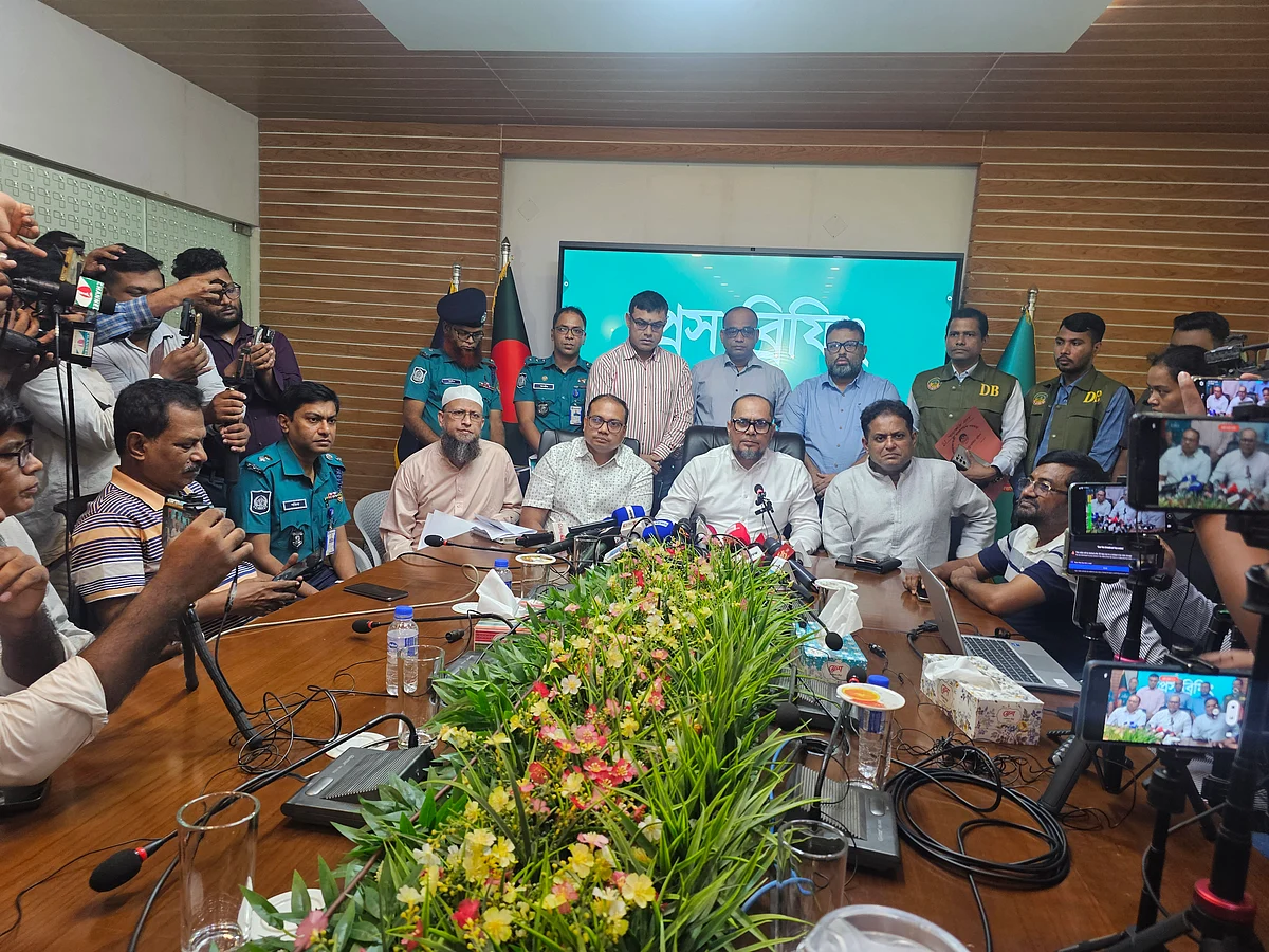 গাজীপুর মহানগর পুলিশ কমিশনার সংবাদ সম্মেলন করেন। আজ শনিবারছবি: প্রথম আলো