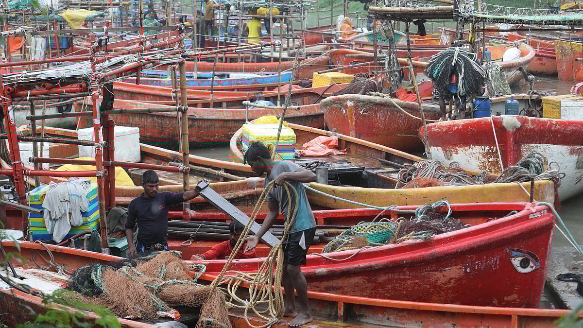 দড়ি ভাঁজ করা হচ্ছে।