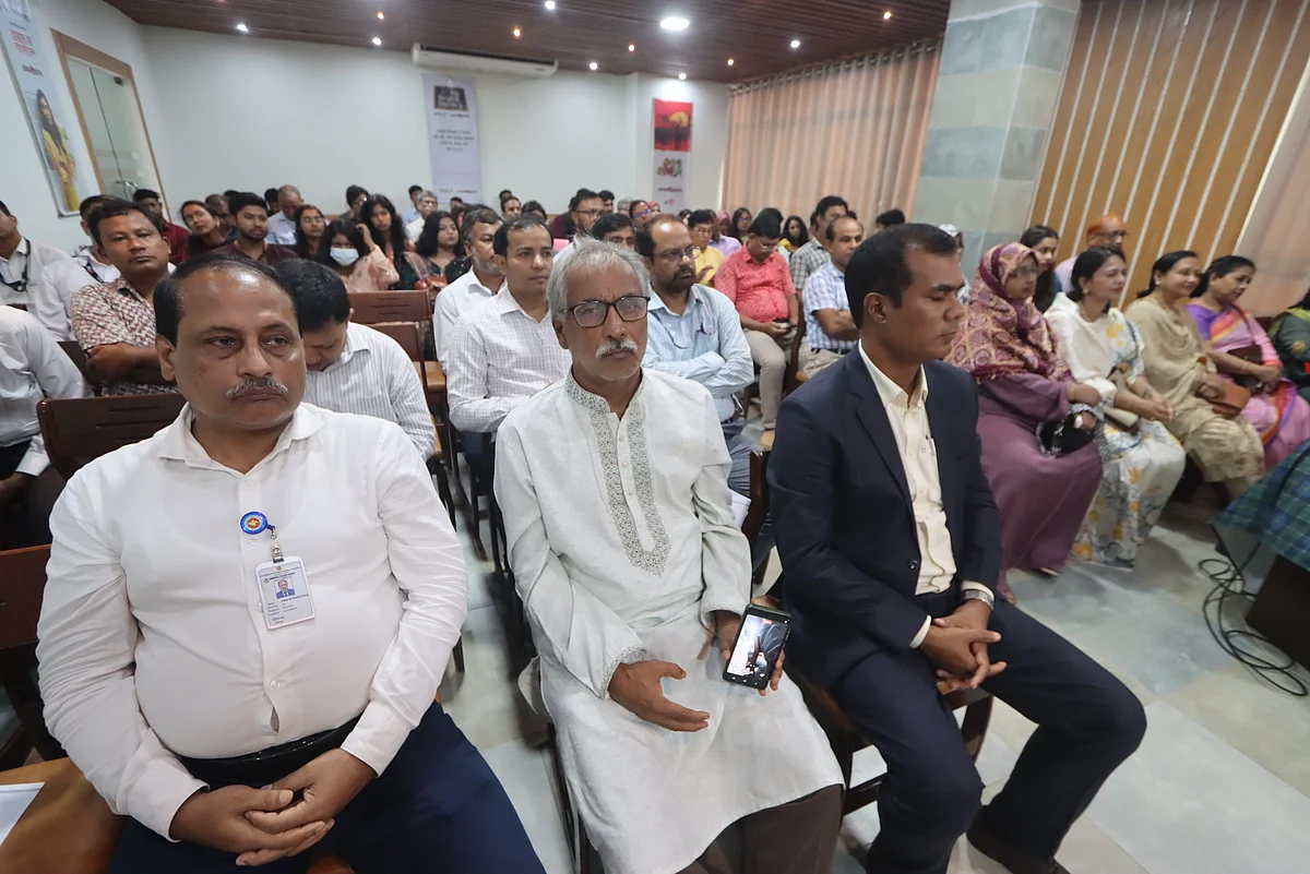 রংপুরে আইপিডিসি-প্রথম আলো প্রিয় শিক্ষক সম্মাননা উপলক্ষে সুধী সমাবেশ। আজ রোববার রংপুর নগরের ধাপ এলাকার একটি হোটেলেছবি: প্রথম আলো