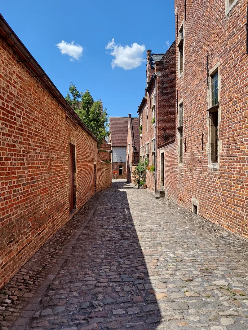 গ্রোট বেজিনার্ড, যা ইউনেস্কোর বিশ্ব ঐতিহ্যবাহী স্থানগুলোর মধ্যে একটি