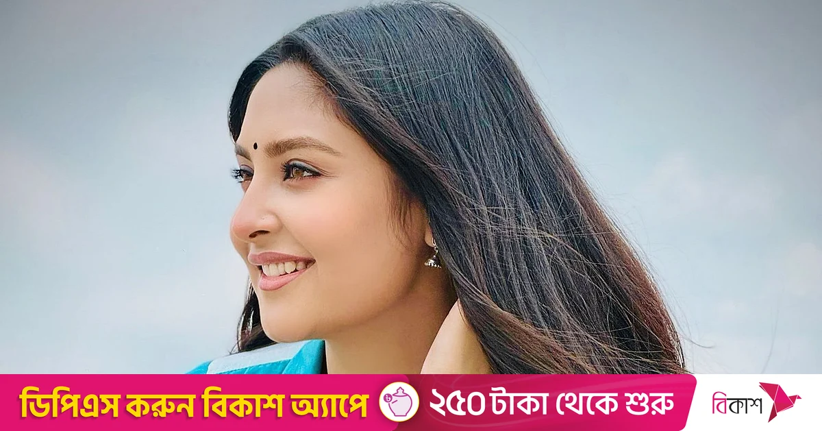 সাদাপাথরের মতো হারিয়ে গেছে নীহার সময়টাও… সাদাপাথরের মতো হারিয়ে গেছে নীহার সময়টাও…