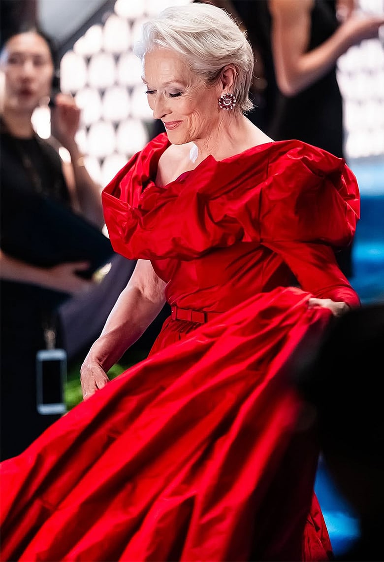 দ্য ডেভিল ওয়্যারস প্রাদা ২-এর লাল গাউনে সবার মাথা ঘুরিয়ে দিলেন ৭৬-এর মেরিল স্ট্রিপ