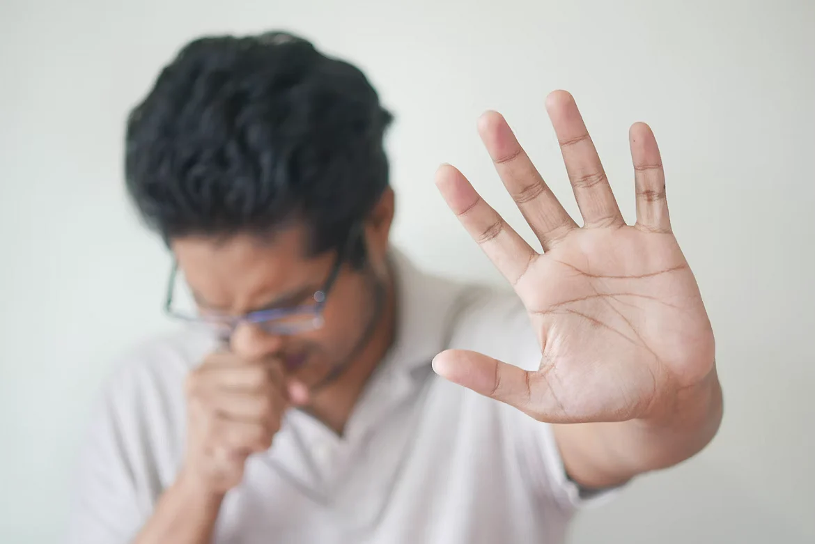 কারও কারও কণ্ঠস্বরের পরিবর্তন দীর্ঘস্থায়ী হতে পারেছবি: আনস্প্ল্যাশ