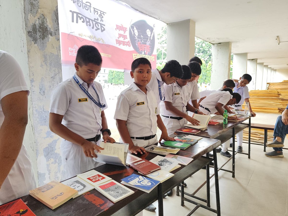 রাজধানীর রেসিডেনসিয়াল মডেল কলেজে গয়রহ প্রকাশনার দুদিনব্যাপী বইমেলা