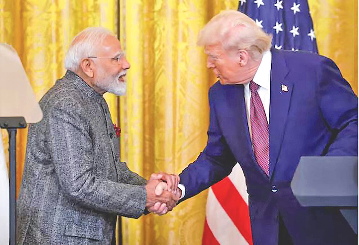 ট্রাম্পের চাপে মোদি: নতুন কূটনৈতিক পথের খোঁজে দিল্লি by শীলা ভাট