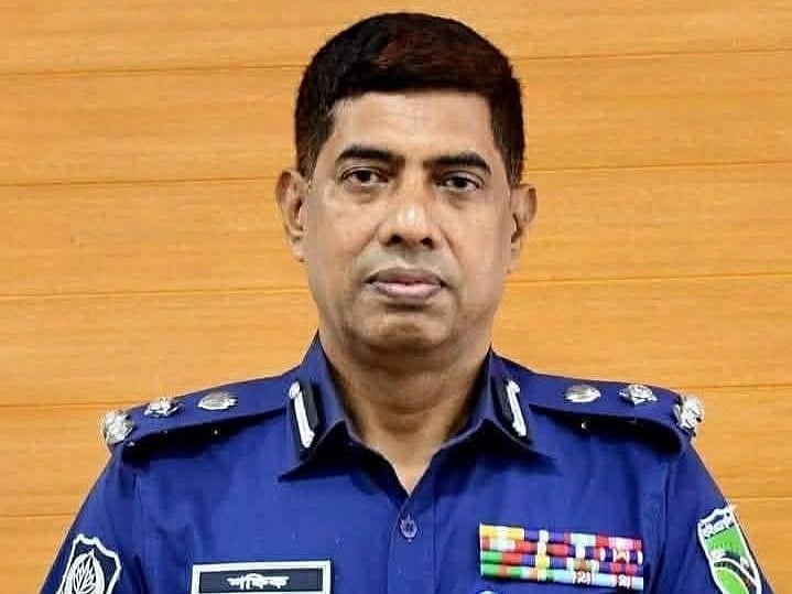 পুলিশ সদস্যদের সতর্কবার্তা কেন, ব্যাখ্যা দিলেন ডিবি প্রধান