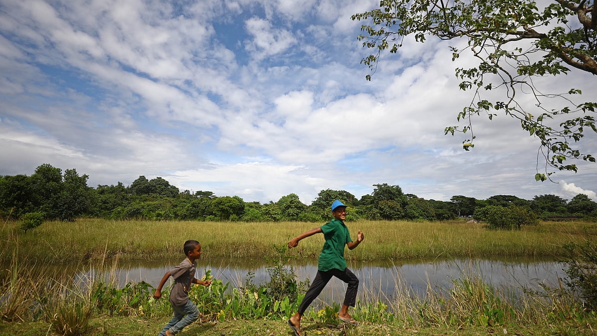 শরতের দুপুরে দুই শিশুর দুরন্তপনা।