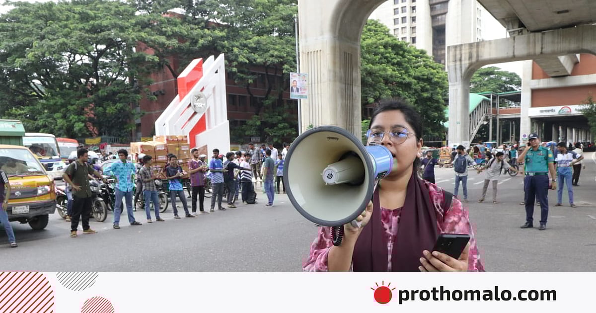 ঘণ্টাব্যাপী অবরোধের পর আগারগাঁও মোড় ছাড়লেন শিক্ষার্থীরা, যান চলাচল শুরু
